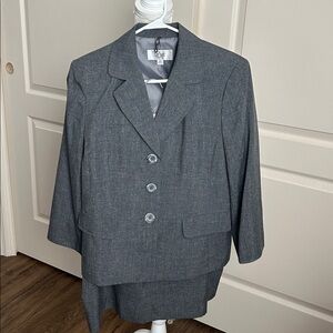 Le Suit 2 piece suit -12P